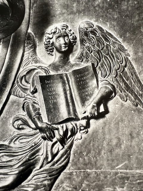 Antonio Pollaiuolo, Tomb of Sixtus IV, Detail of Angel with Inscription, c.1484-1493