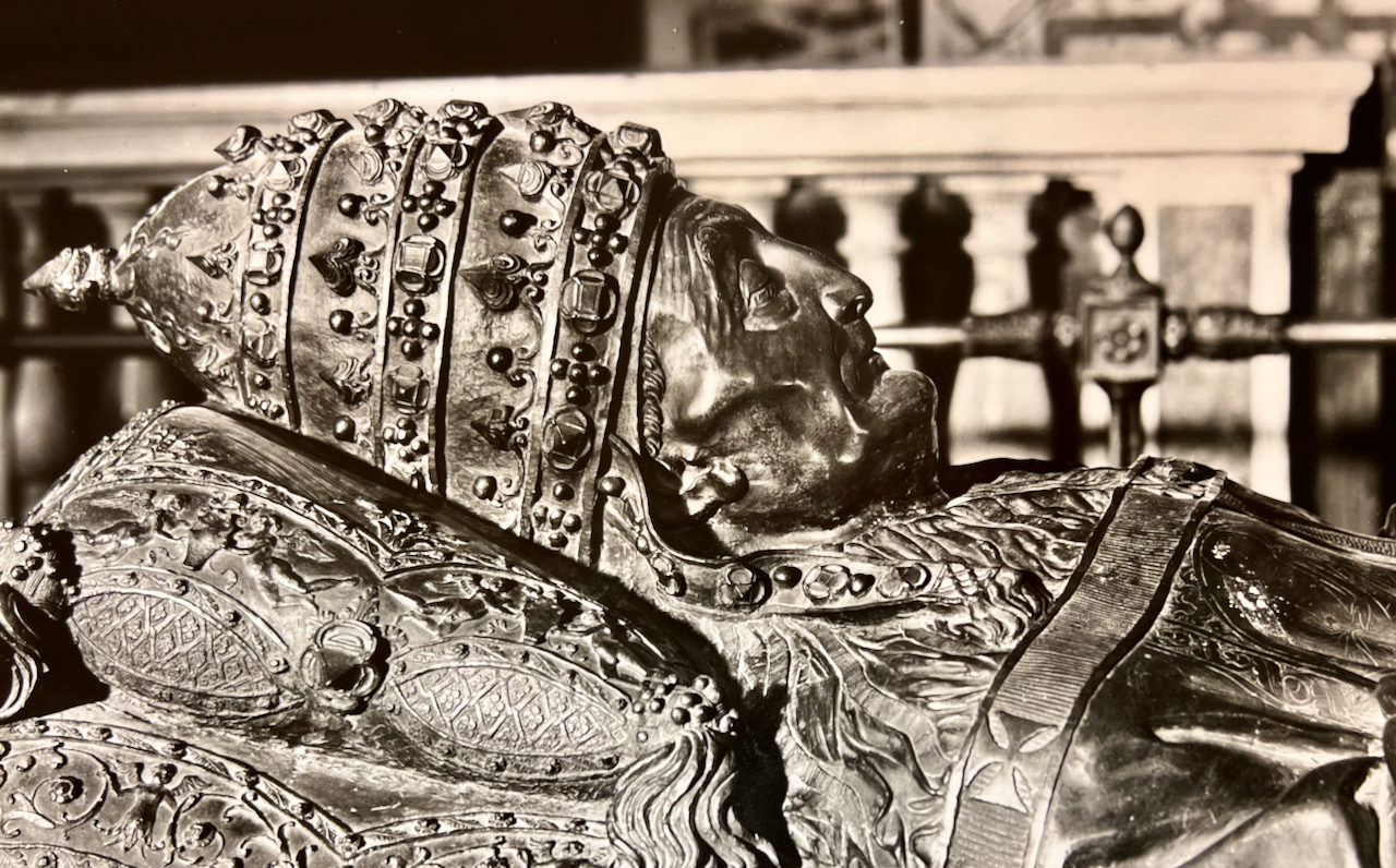 Antonio Pollaiuolo, Tomb of Sixtus IV, Detail of Side Headc. 1484-1493